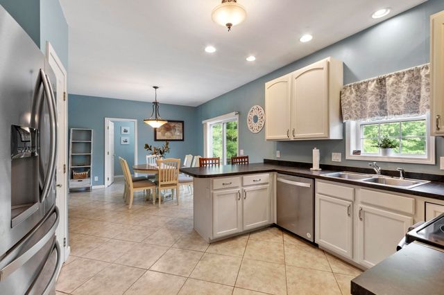677 Franklin Rd, Fitchburg, MA 01420