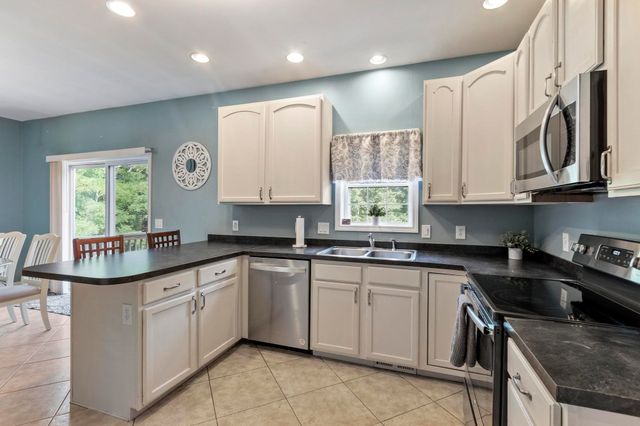 677 Franklin Rd, Fitchburg, MA 01420