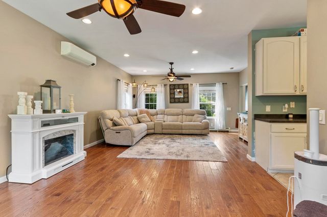 677 Franklin Rd, Fitchburg, MA 01420