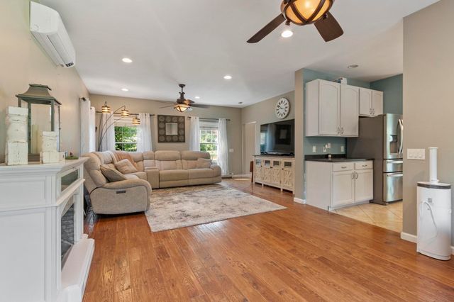 677 Franklin Rd, Fitchburg, MA 01420