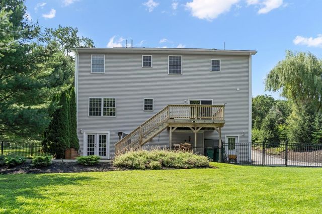 677 Franklin Rd, Fitchburg, MA 01420