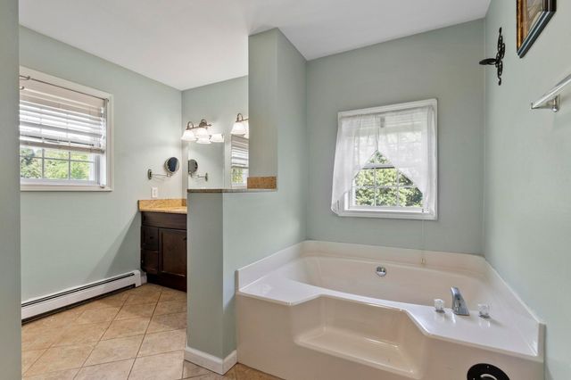 677 Franklin Rd, Fitchburg, MA 01420