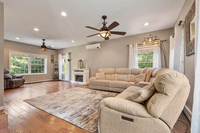 677 Franklin Rd, Fitchburg, MA 01420