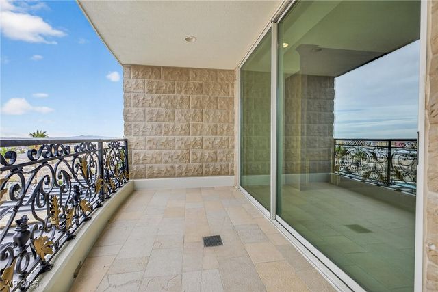 9103 Alta Drive 207, Las Vegas, NV 89145