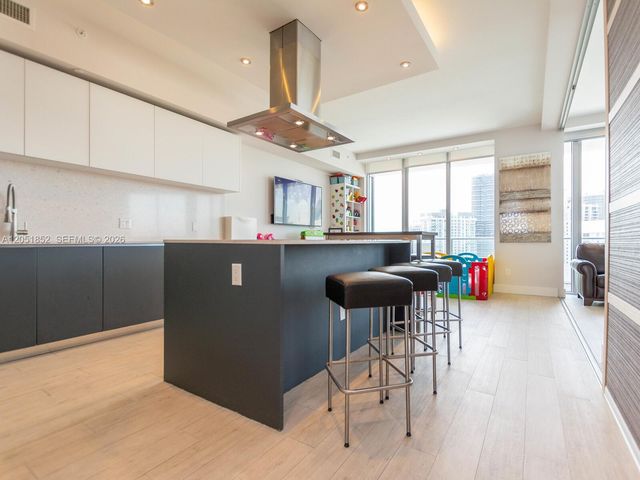1300 Brickell Bay Drive 3804, Miami, FL 33131