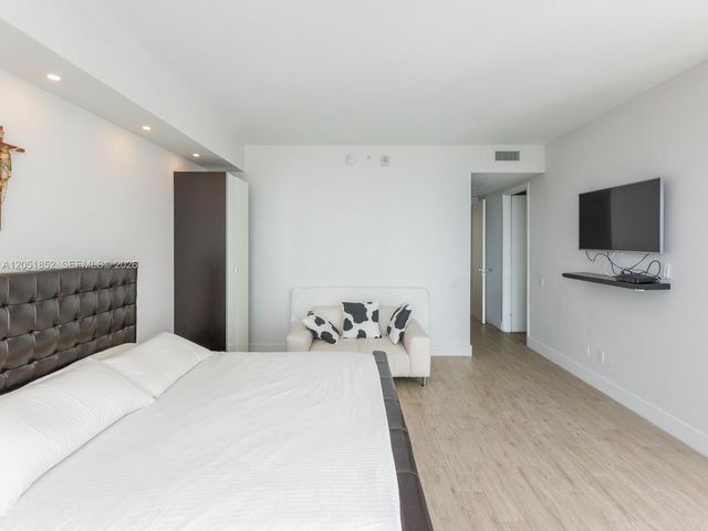 1300 Brickell Bay Drive 3804, Miami, FL 33131