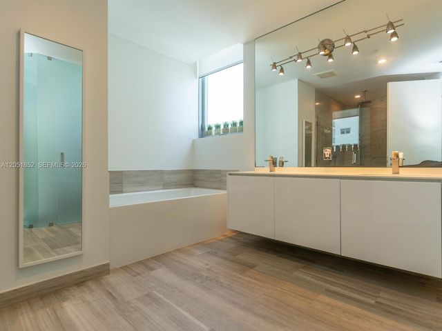 1300 Brickell Bay Drive 3804, Miami, FL 33131