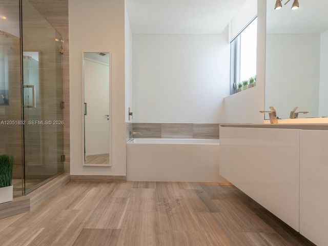 1300 Brickell Bay Drive 3804, Miami, FL 33131