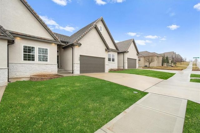 720 NE Lone Hill Drive B, Lee's Summit, MO 64064