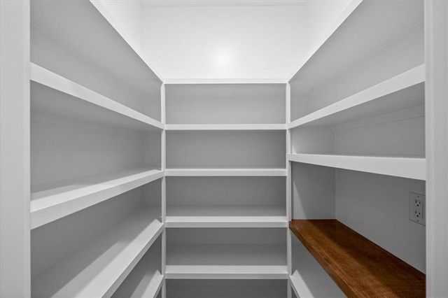 720 NE Lone Hill Drive B, Lee's Summit, MO 64064