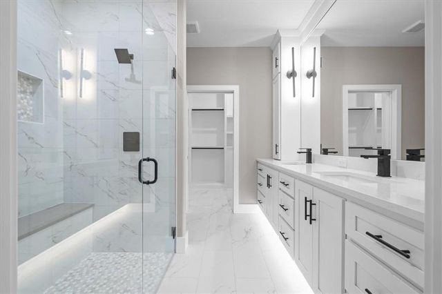 720 NE Lone Hill Drive B, Lee's Summit, MO 64064