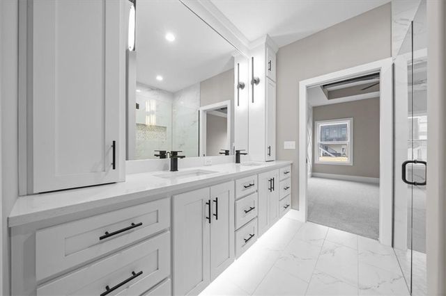 720 NE Lone Hill Drive B, Lee's Summit, MO 64064