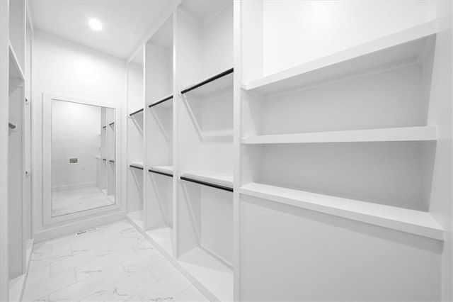 720 NE Lone Hill Drive B, Lee's Summit, MO 64064