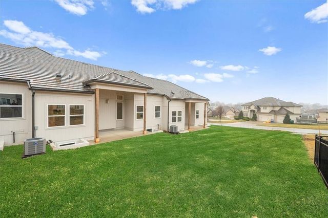 720 NE Lone Hill Drive B, Lee's Summit, MO 64064