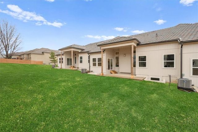 720 NE Lone Hill Drive B, Lee's Summit, MO 64064