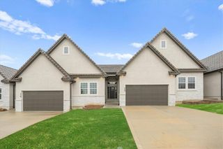 720 NE Lone Hill Drive B, Lee's Summit, MO 64064