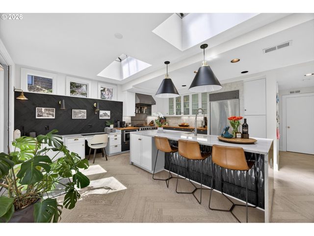 921 Sw 57TH Ave, Portland, OR 97221