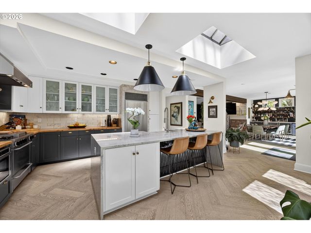 921 Sw 57TH Ave, Portland, OR 97221