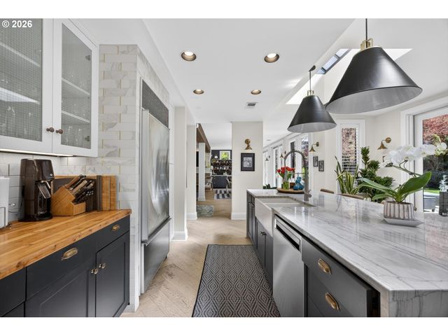 921 Sw 57TH Ave, Portland, OR 97221