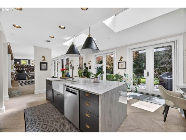 921 Sw 57TH Ave, Portland, OR 97221