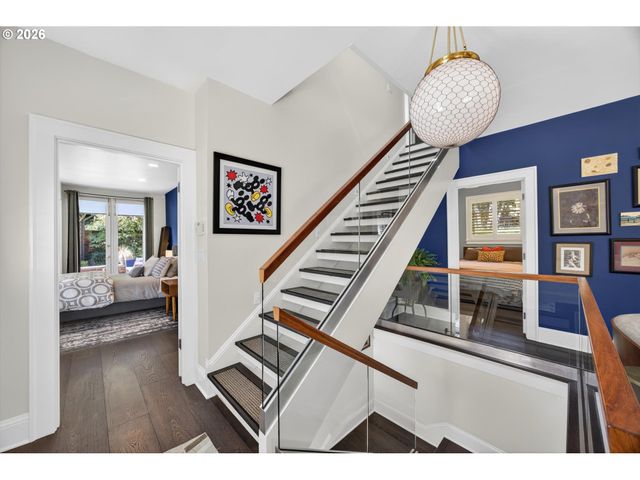 921 Sw 57TH Ave, Portland, OR 97221