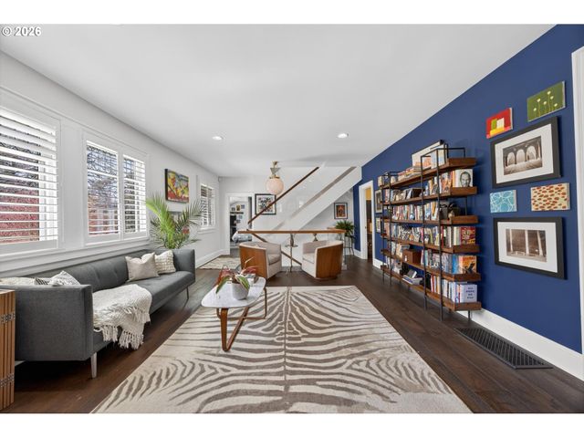 921 Sw 57TH Ave, Portland, OR 97221