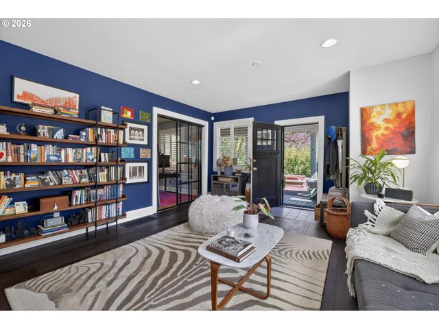 921 Sw 57TH Ave, Portland, OR 97221