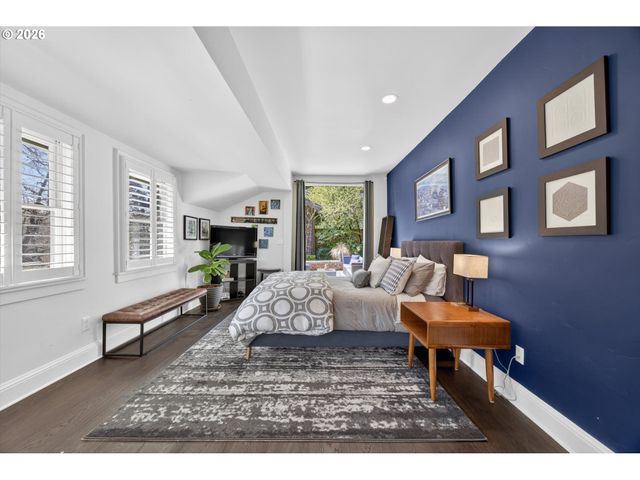 921 Sw 57TH Ave, Portland, OR 97221