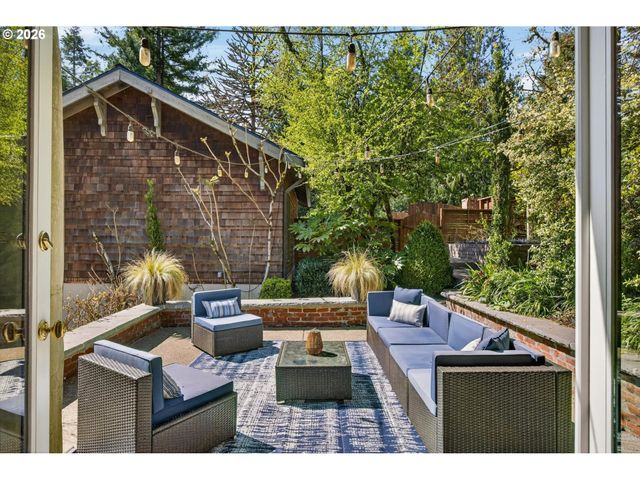 921 Sw 57TH Ave, Portland, OR 97221