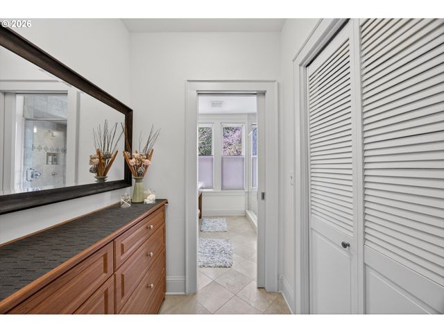 921 Sw 57TH Ave, Portland, OR 97221