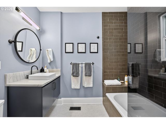 921 Sw 57TH Ave, Portland, OR 97221