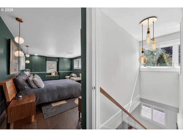 921 Sw 57TH Ave, Portland, OR 97221