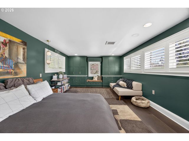 921 Sw 57TH Ave, Portland, OR 97221