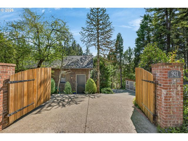 921 Sw 57TH Ave, Portland, OR 97221