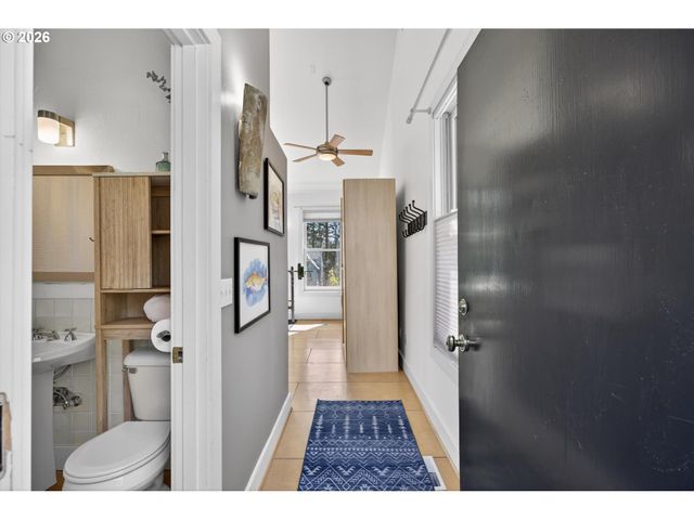 921 Sw 57TH Ave, Portland, OR 97221