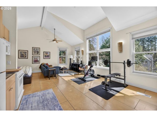 921 Sw 57TH Ave, Portland, OR 97221