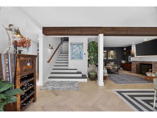 921 Sw 57TH Ave, Portland, OR 97221