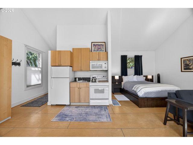 921 Sw 57TH Ave, Portland, OR 97221