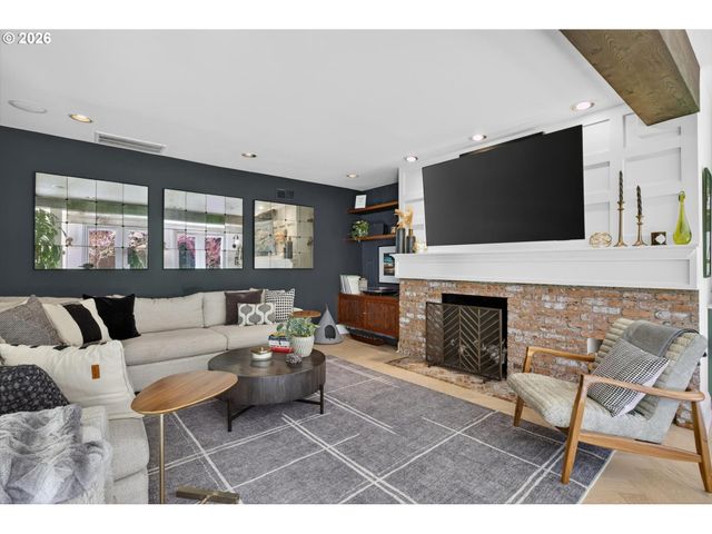 921 Sw 57TH Ave, Portland, OR 97221