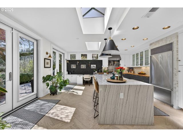 921 Sw 57TH Ave, Portland, OR 97221