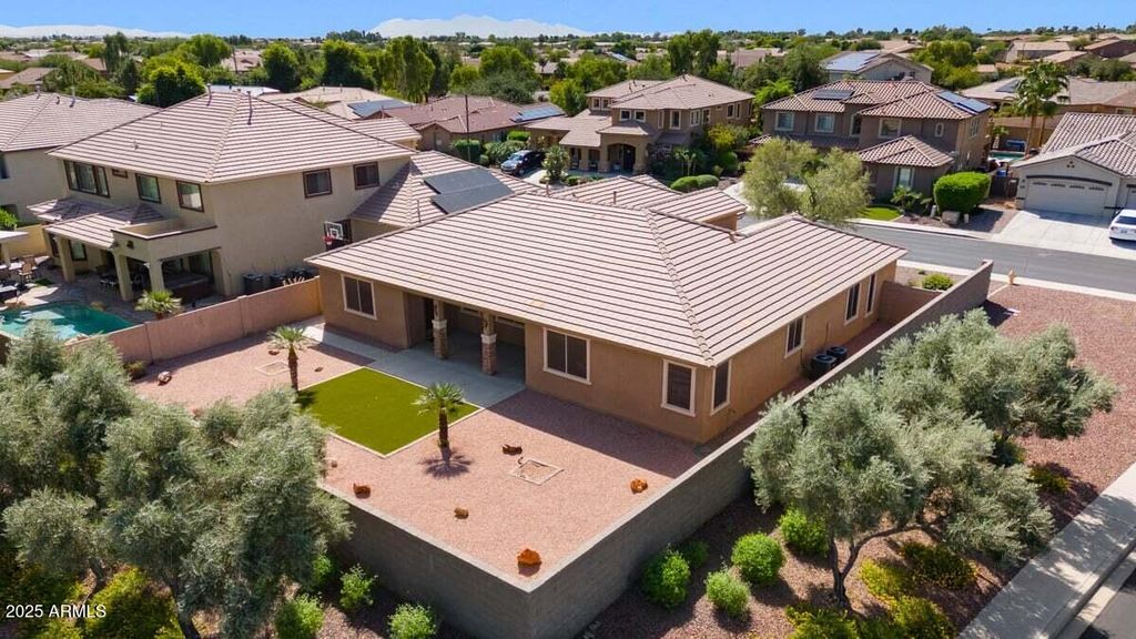 18306 W BECK Lane, Surprise, AZ 85388 — photo 5