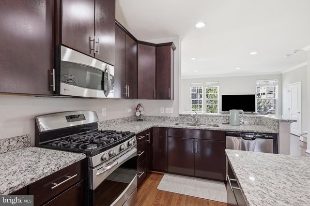 42630 BURBANK TER, Sterling, VA 20166