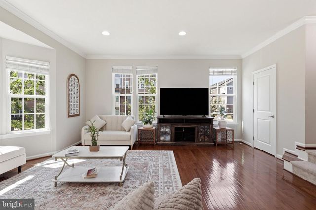 42630 BURBANK TER, Sterling, VA 20166