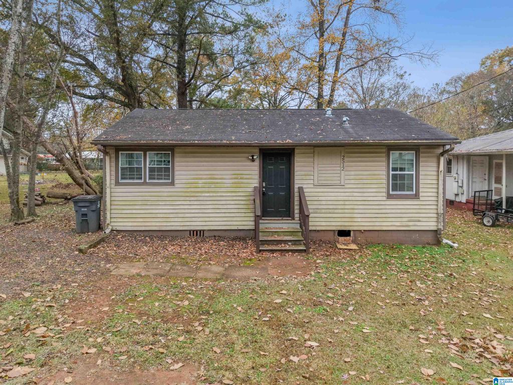 2512 CIRCLE DRIVE, Hueytown, AL 35023