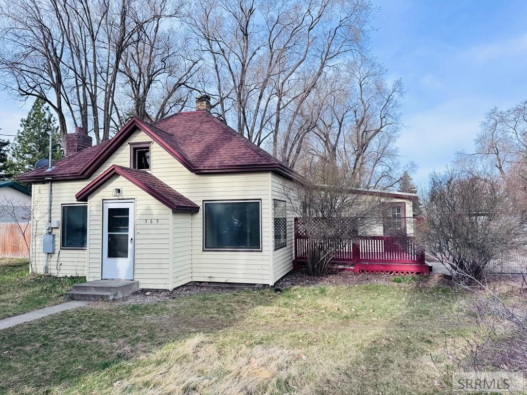 Image 1 of property listing at 565 Lansing, Blackfoot, ID 83221