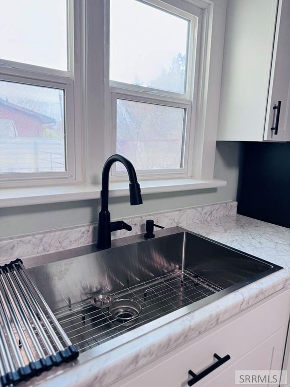 Image 7 of property listing at 565 Lansing, Blackfoot, ID 83221