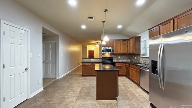 5727 SOUTHERN KNOLL, San Antonio, TX 78261