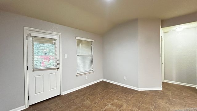 5727 SOUTHERN KNOLL, San Antonio, TX 78261