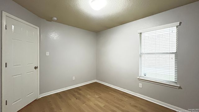 5727 SOUTHERN KNOLL, San Antonio, TX 78261