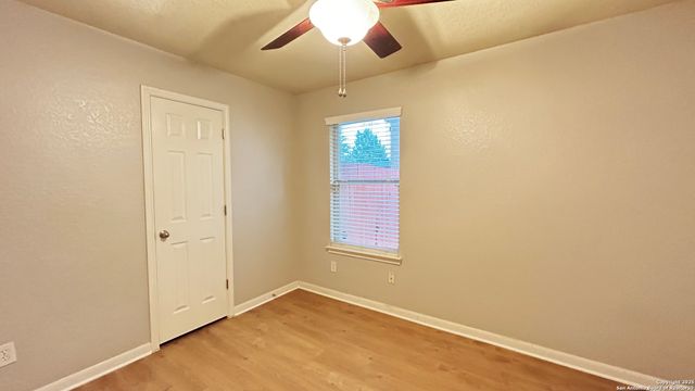 5727 SOUTHERN KNOLL, San Antonio, TX 78261